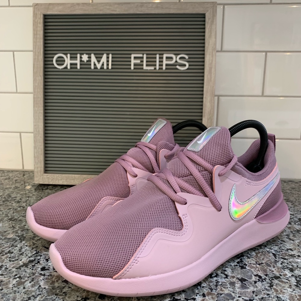 Nike Women’s Tessen Running Shoes NIB - Picture 1 of 8